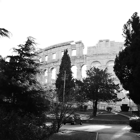 Daire In Center Pula