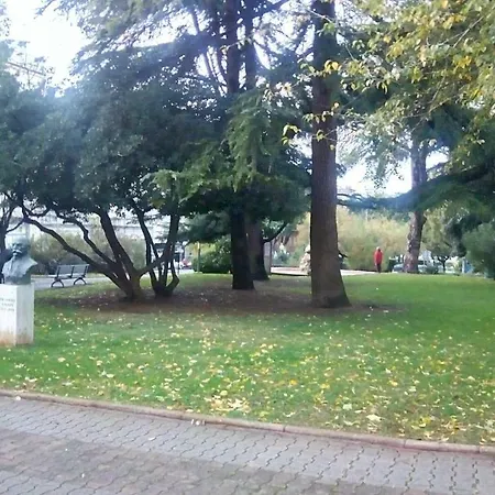 In Center * Πούλα